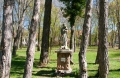 Szent József szobor a máriaremetei templomkertben