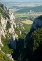 A hasadék legérdekesebb képződménye a 105 méter magas különálló sziklacsúcs a Cukorsüveg